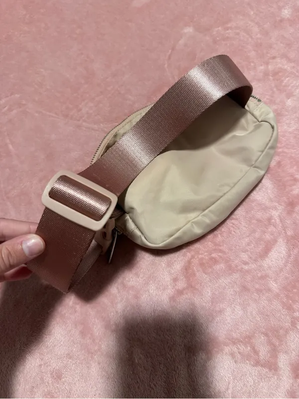 Lululemon bag - Image 3