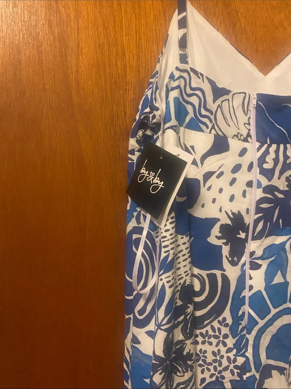 By & By Large Blue & White Tropical Print Dress - Image 3
