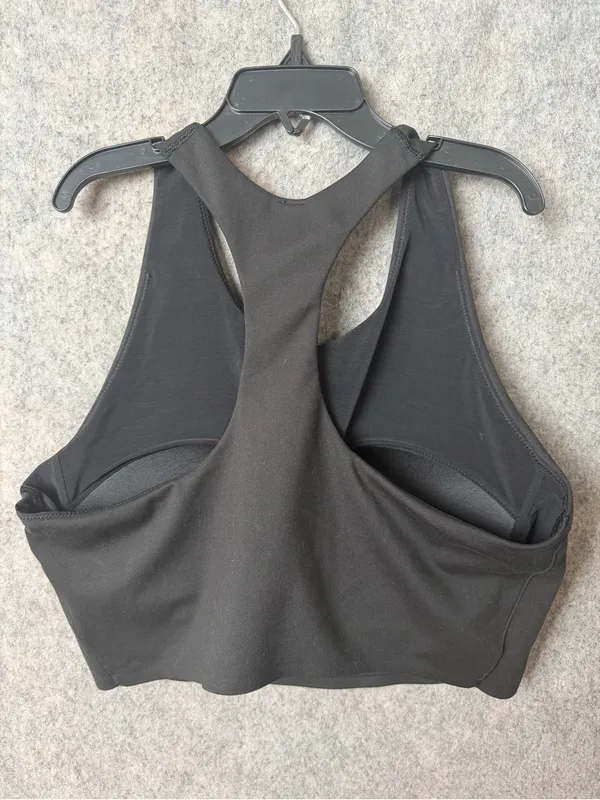Uniqlo Woman Large Black Racerback Cropped padded tank top - Image 6
