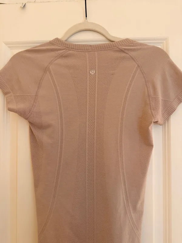 Lululemon Swiftly Tech Short Sleeve Shirt - Image 2