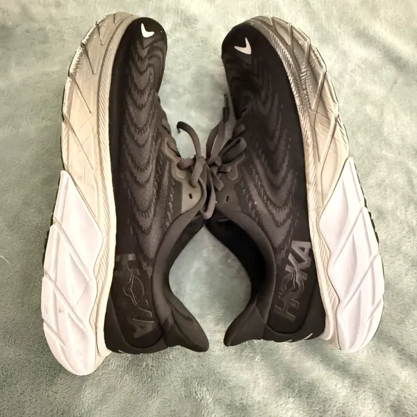 - Hoka One One Arahi 6 Black White Women Size 10B - Image 6