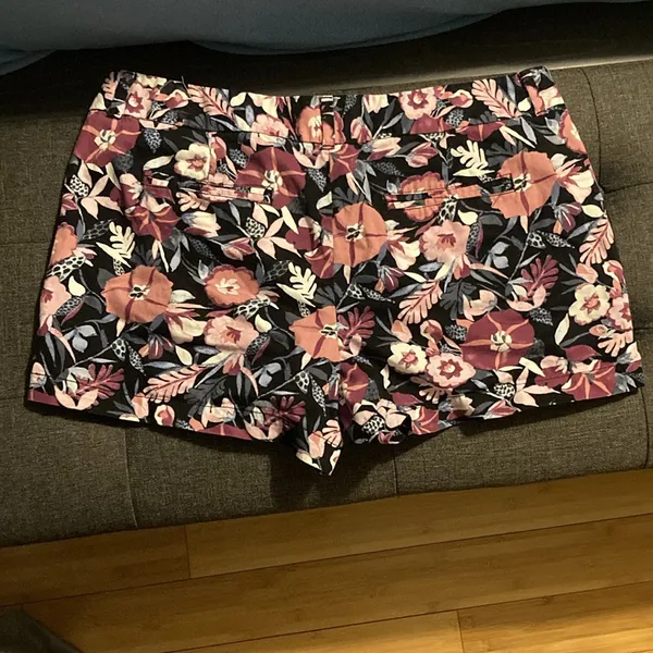 Loft Women’s Size 14 Floral Shorts - Image 4