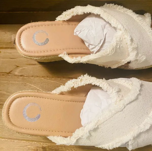 Journee Collection NWT women's Shanni wedge sandal size 9.5 - Image 3