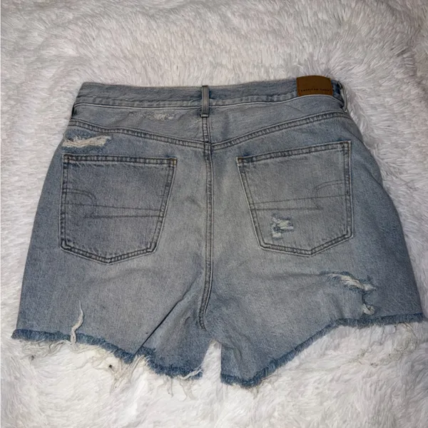 American Eagle Outfitters 90s Boyfriend Short Light Wash Distressed Denim 10 - Image 3
