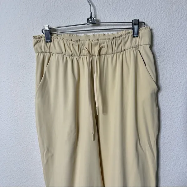 Lululemon Keep Moving Jogger Finch Yellow Womens Size 6‎ - Image 5