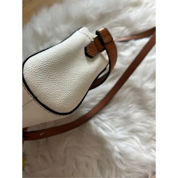 Fossil white and gray crossbody purse - Image 7