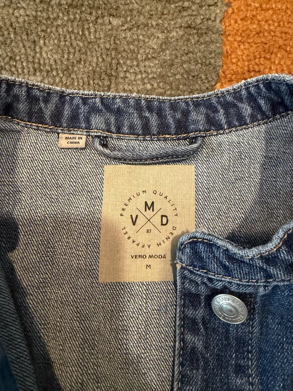 Vero Moda Mikky Distressed Collarless Denim Jean Jacket Women’s Size Medium - Image 2