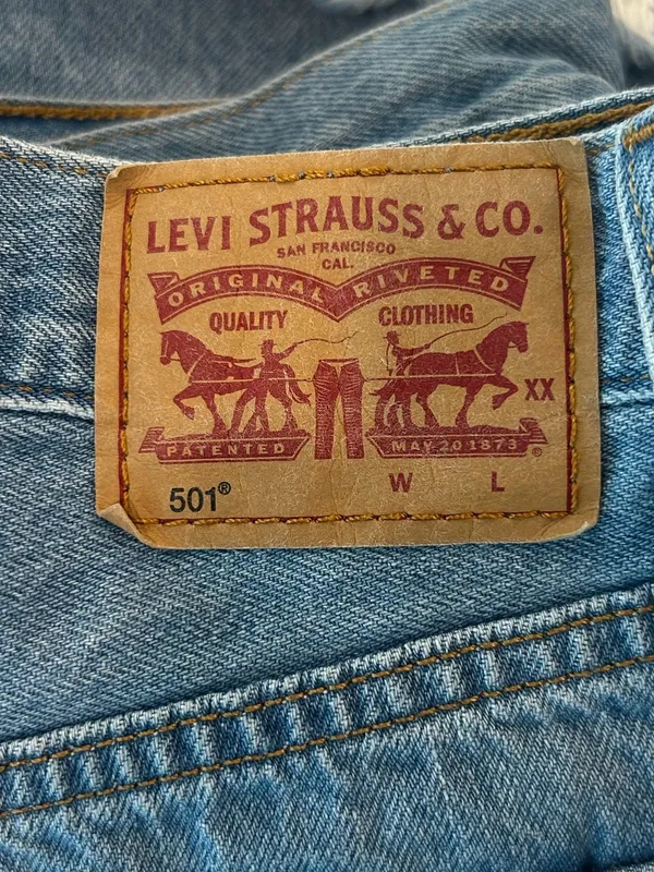 Women’s Levi Strauss Jean Button Front Shorts Size 27 - Image 3