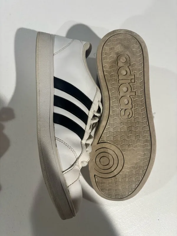 Adidas 7.5 women’s sneakers white and black - Image 5