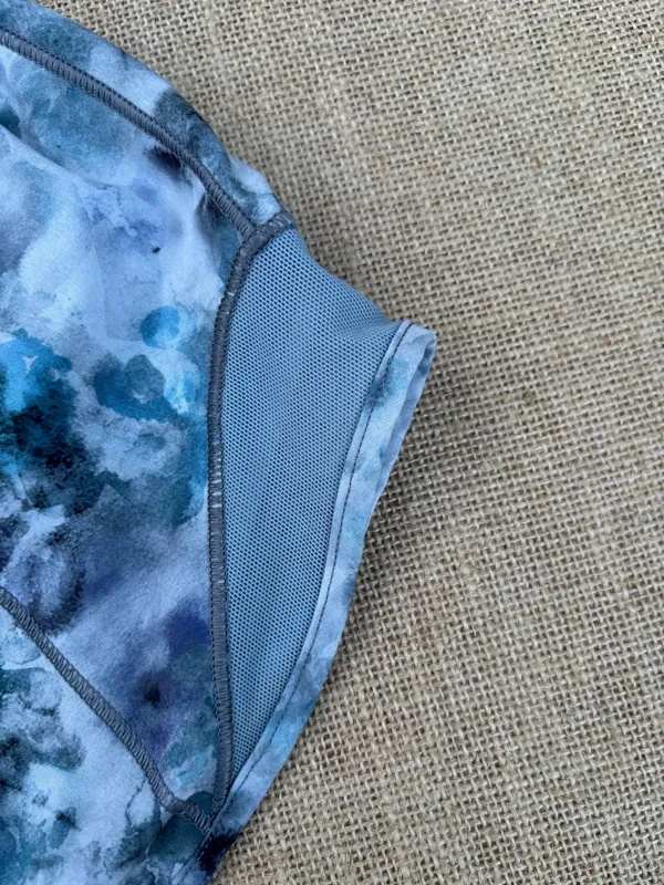 Lululemon Hotty Hot Low Rise Short Kaleidofloral Multi/Blue Cast -Size 6 - Image 3