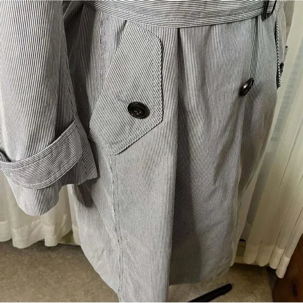 GAP Women’s Blue Pinstriped Double Breasted Trench Coat Medium Belted Classic - Image 11