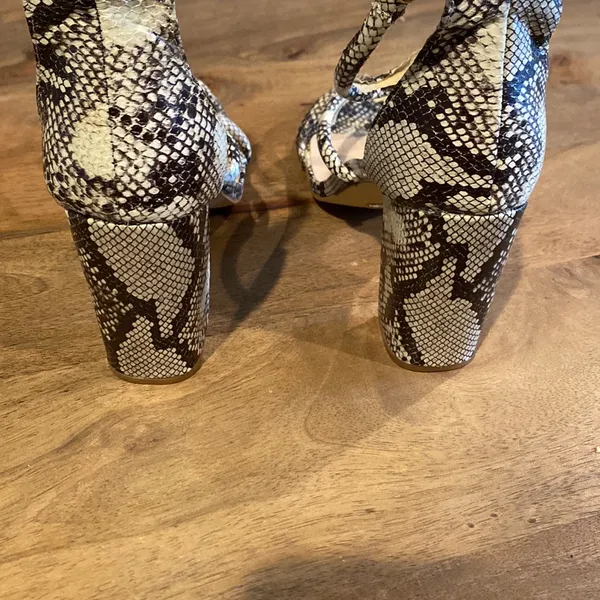 Billini Black and Cream Strappy Heels Size 7 - Image 4