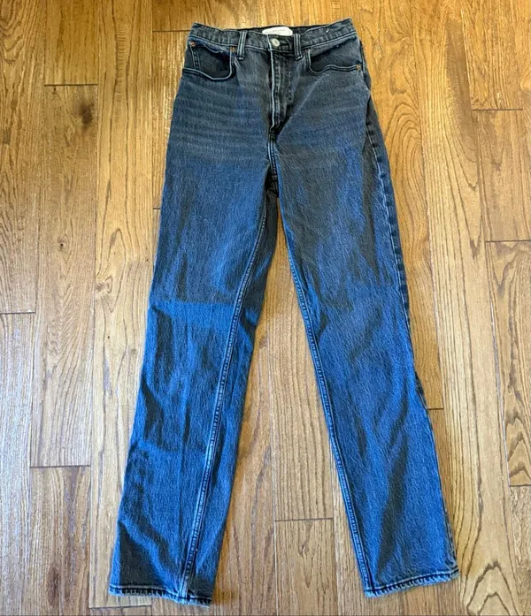 Abercrombie ultra high rise straight jean size 2 black wash - Image 2