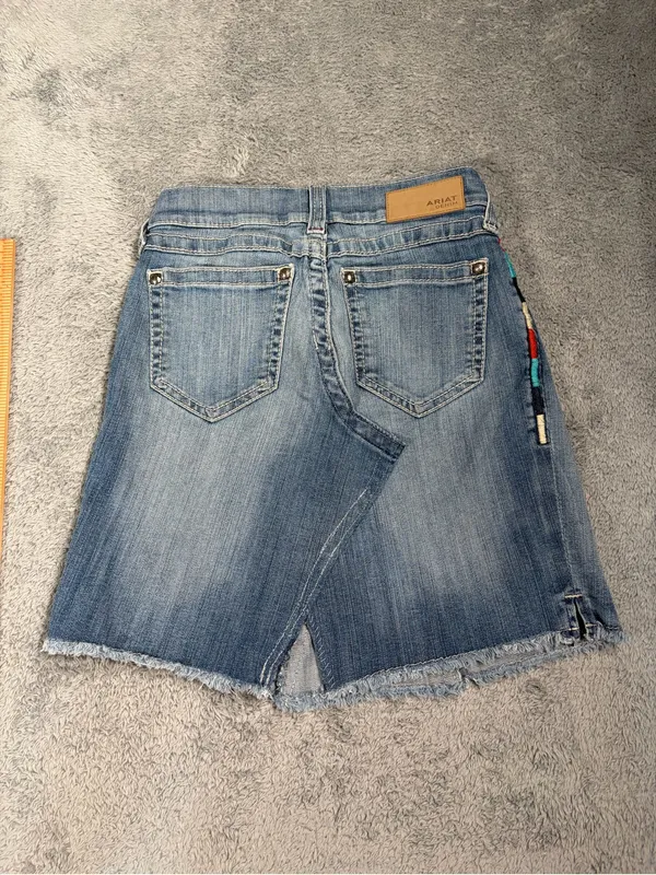 Ariat Denim Blue Distressed Denim Jean Bermuda Skirt 26R - Image 10