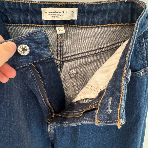 Abercrombie & Fitch High Rise 90s Relaxed Split-Vent Hem Jeans 25 Short - Image 4