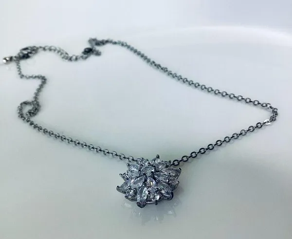 Crystal Snowflake Necklace Gold - Image 2
