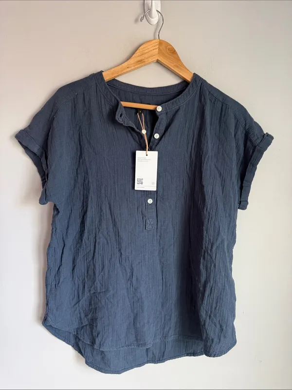 NEW Quince 100% Organic Cotton Gauze Roll Sleeve Shirt Small - Image 2