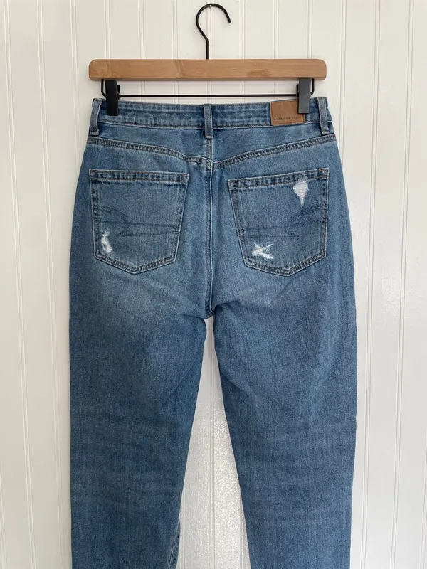 AMERICAN EAGLE AE Ripped Mom Jean Distressed High Rise Size 4 - Image 6