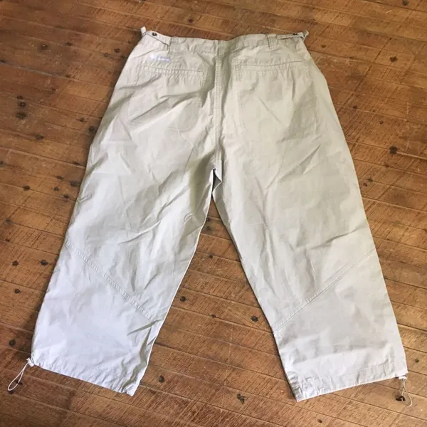 Columbia tan size 8 drawstring hem cropped Y2K cargo pants - Image 3