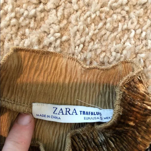 ZARA Brown velvet multicolor short sleeve top never worn - Image 4