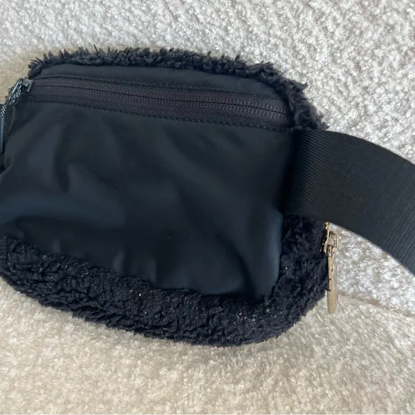 Lululemon Everywhere Fleece Black Belt Bag Gold Hardware Purse‎ - Image 9