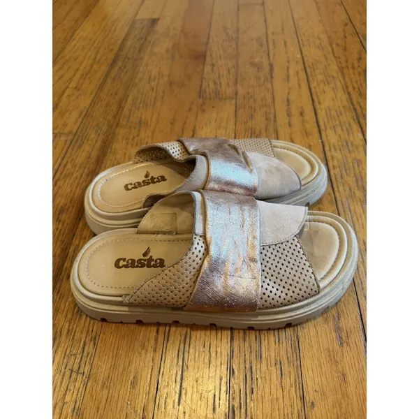 Casta Women's Gold Leather Platform Sandals Size 7.5 - Image 2