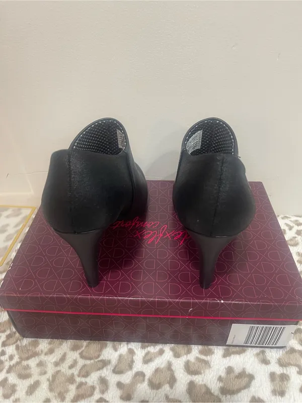 Black Slip-On Pointed Ankle Booties - Women's Fashion - Image 5