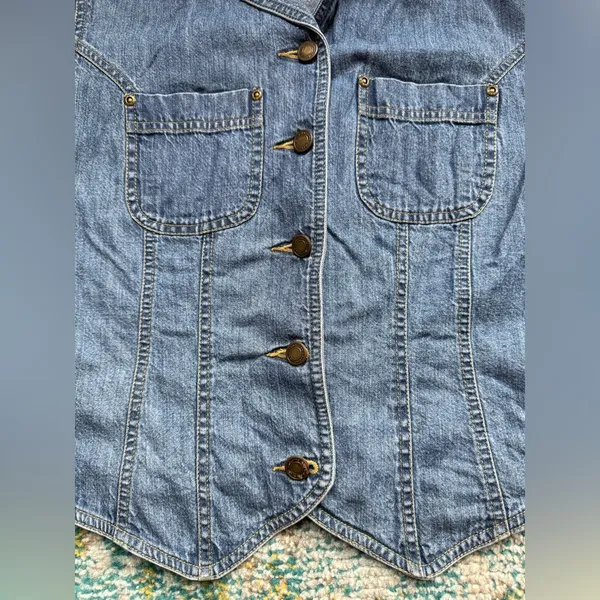 Vintage Liz Claiborne Liz Wear denim button down fitted top, size medium - Image 3
