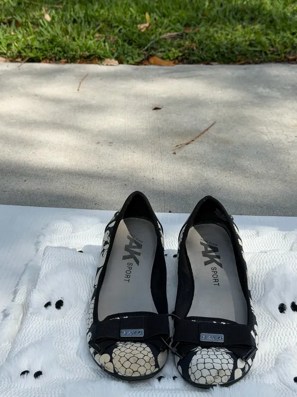 Anne Klein AK Sport Ballet Flats Womens Size 9M Black White Floral Comfort Shoes - Image 12