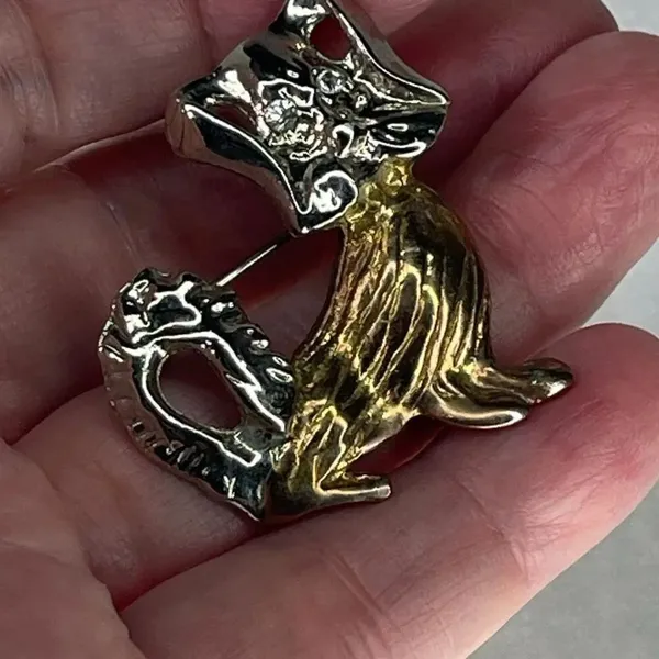 Vintage two tone Scotty dog Terrier brooch. - Image 3
