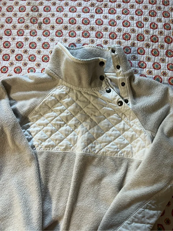 Abercrombie & Fitch Asymmetrical Quilted Fleece Pullover Ivory size small - Image 3