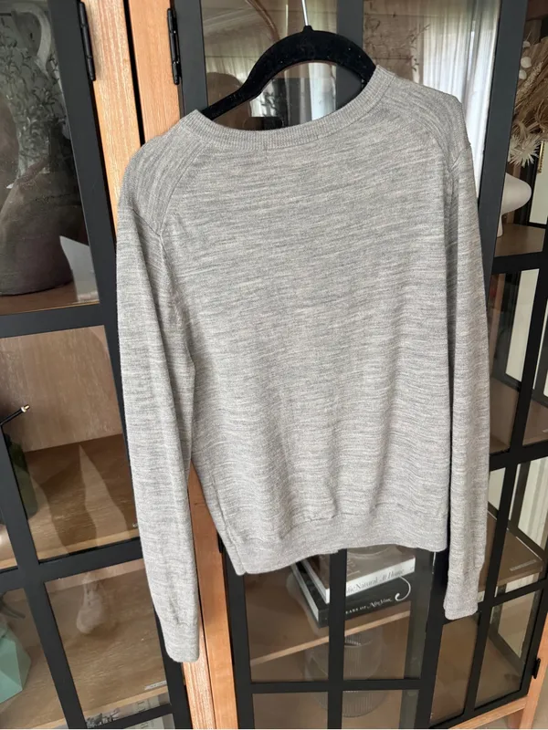 Uniqlo 100% wool cardigan sweater button up heathered gray greige neutral - Image 7
