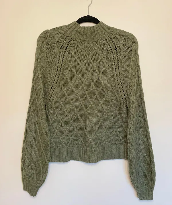 American Eagle Cable Knit Long Sleeve Cropped Sweater, Green, Size S, EUC - Image 2