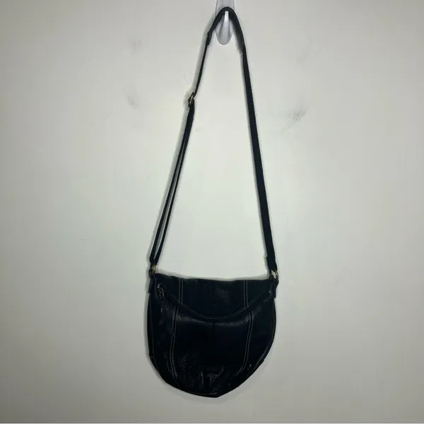 The‎ Sak Deena flap crossbody bag black pebbled leather - Image 2