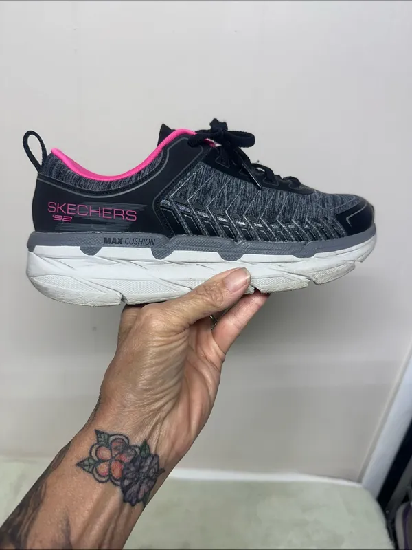 Skechers GO RUN Women's Black Athletic Sneakers with Hot Pink Interior - Image 3