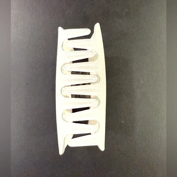 Yin Yang Claw Hair Clip - Image 3
