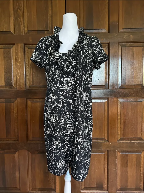 J. Crew 100% Silk‎ Abstract Print Ruffle Dress Size 8 Black White Shift - Image 2