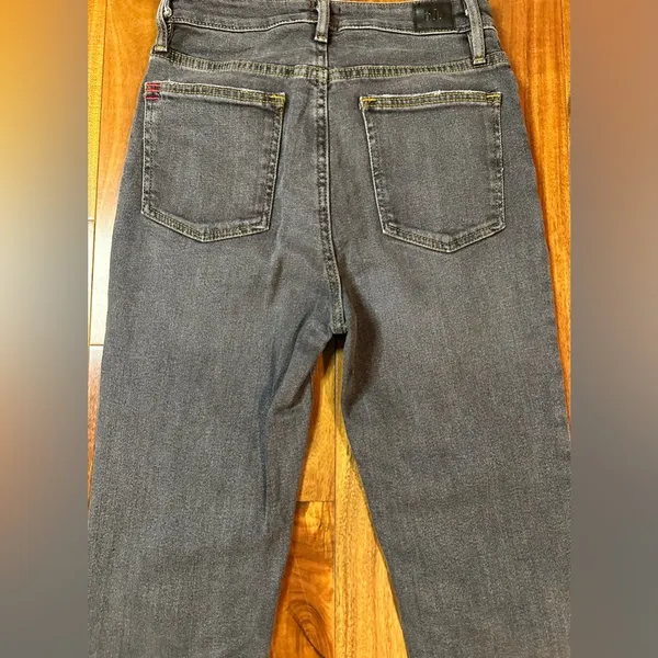 BDG Girlfriend Highrise Straight Leg Jeans - An Urban Outfitters Brand - Image 8