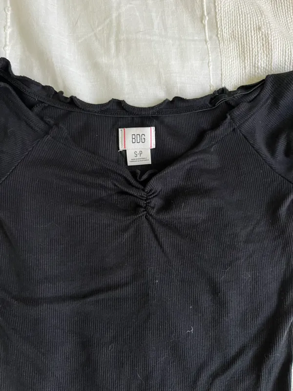 Michelle off the shoulder top NEVER WORN - Image 2