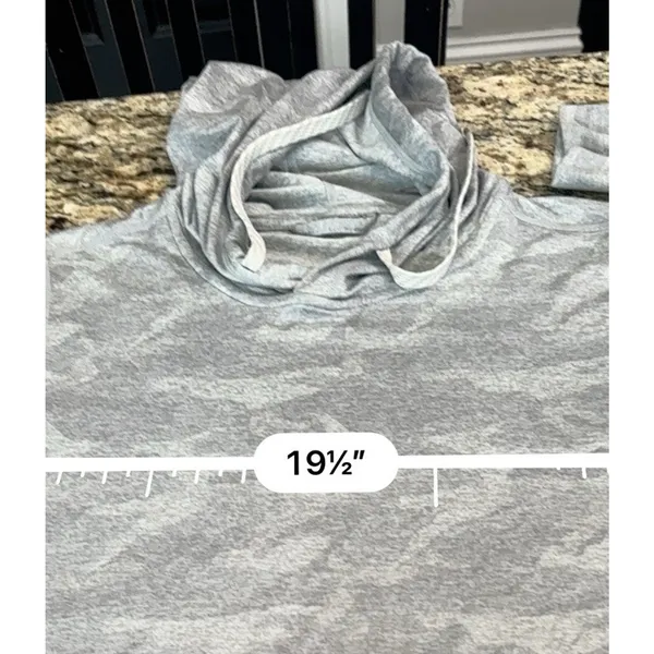 Vuori Halo Essential Hoodie Pale Gray Camo Women's Pullover Size Small? - Image 6