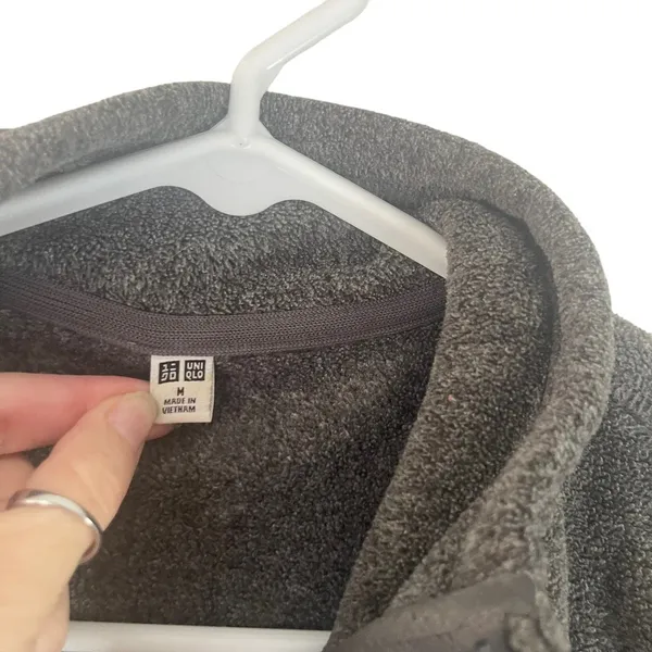 Uniqlo Women's Size Medium Grey Full Zip Fleece Sweater‎ - Image 4