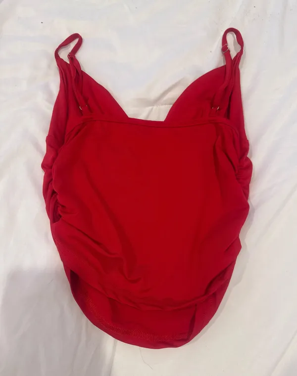 Red tank top low cut - Image 2