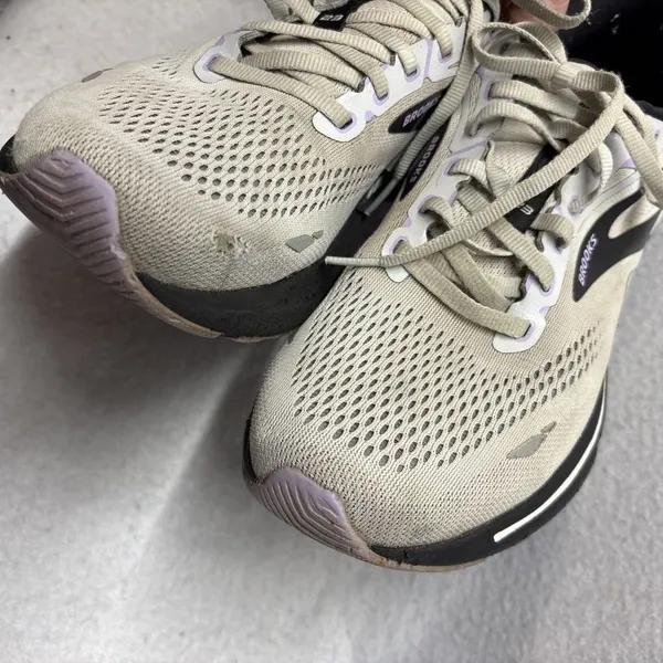 Brooks Adrenaline GTS 23 Grey Running Shoes 1203812A039 Women's Size 12 Narrow - Image 3