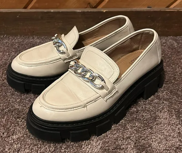 Y2K white chunky loafer with top chain - Image 9