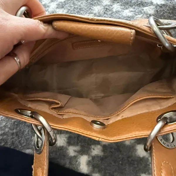 Tommy Hilfiger Y2k Tan Leather Going‎ Out Ring Shoulder Purse - Image 4