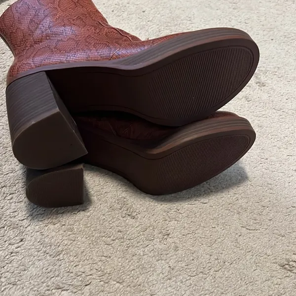 Universal threads boots - Image 3