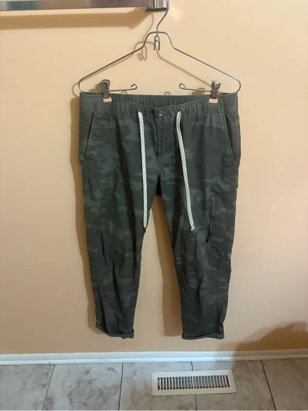 Vuori Ripstop Pants in Camo Green - Image 2