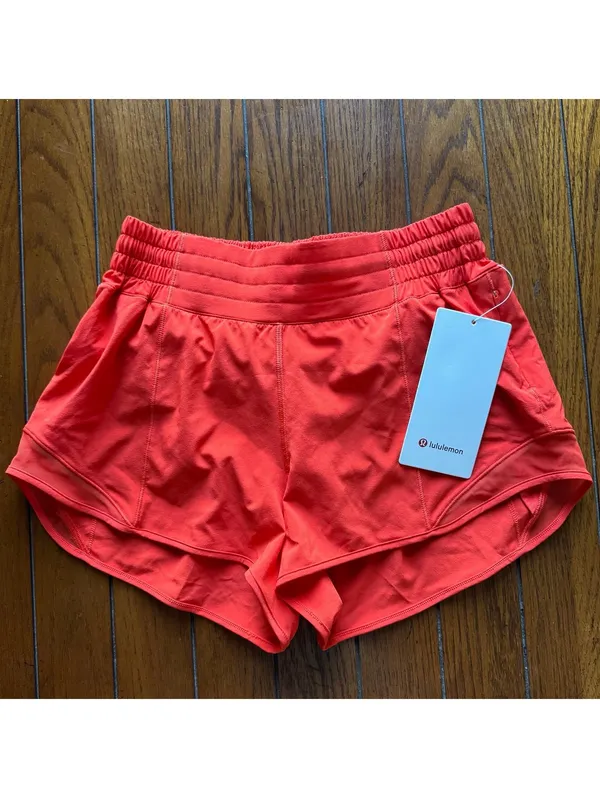 Lululemon Hotty Hot Short High Rise 2.5” Cherry Ember Size 6 NWT - Image 2
