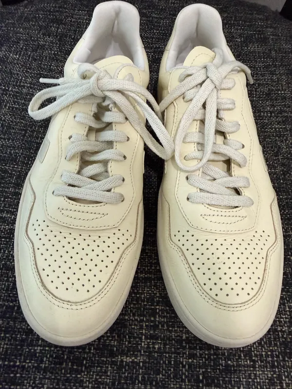 Men’s Veja v-90 shoes- like new size 8 - Image 2