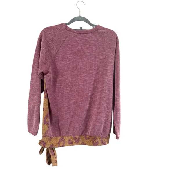 Women's Acting Pro Gold & Burgundy Leopard Print Sweatshirt M - Image 11